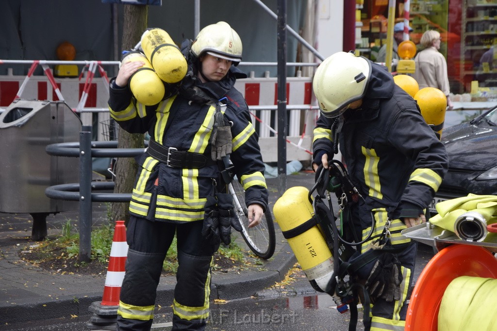 Feuer 2 Koeln Nippes Neusserstr P199.JPG - Miklos Laubert